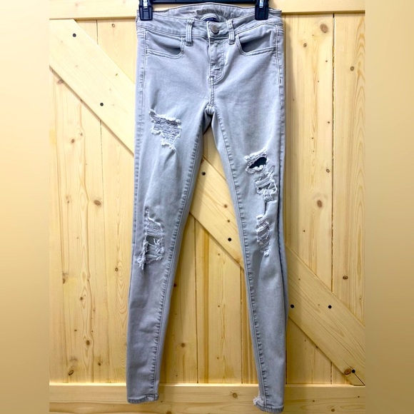 American Eagle Outfitters Denim - 😍😎American Eagle Distress Faded Gray Skinny Stretch Jeans